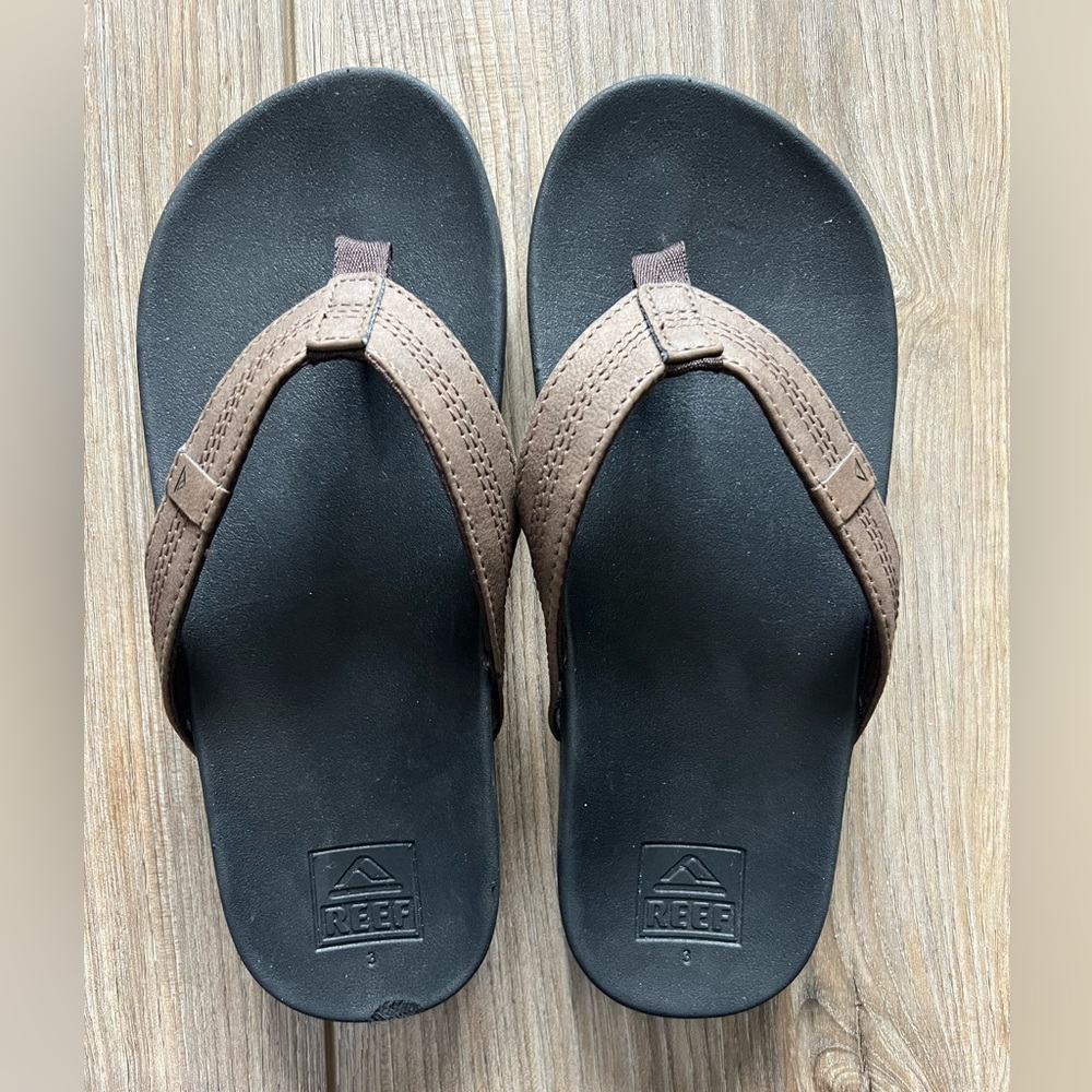 Like New Reef Flip Flops Kids size 3